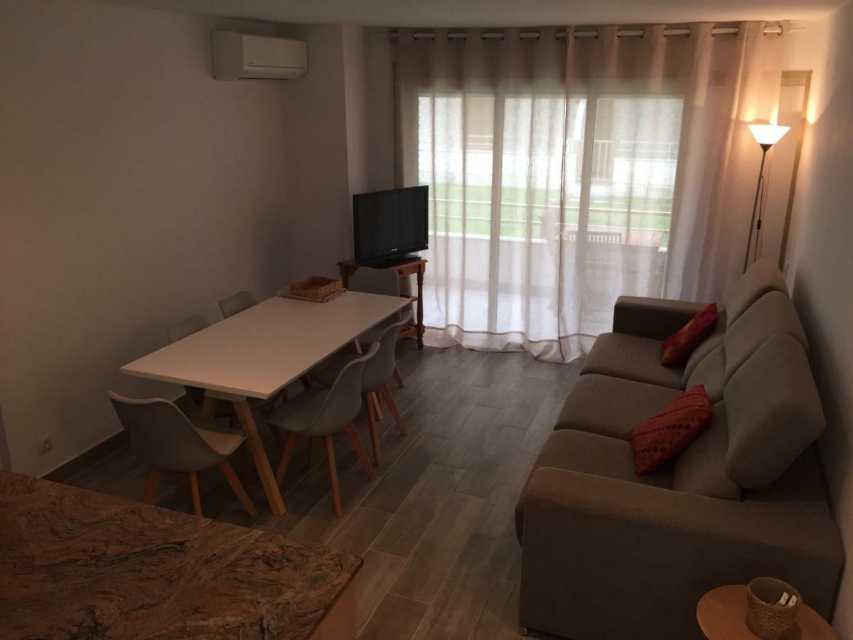Apartaments Colibri Камбрильс Экстерьер фото
